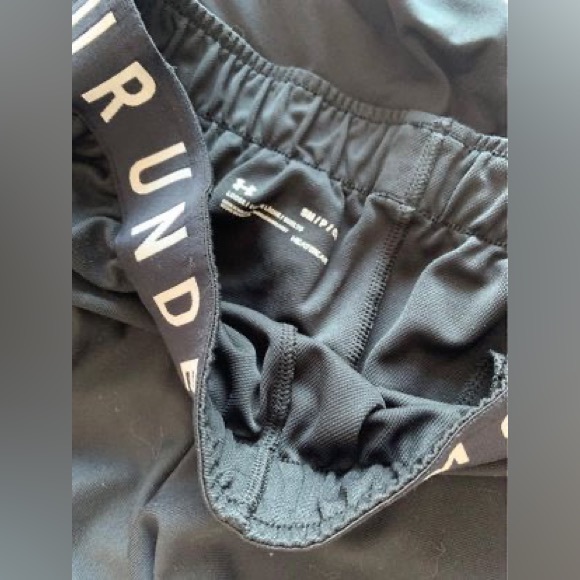 Under Armour black shorts and Jacket - size Small - Picture 3 of 4
